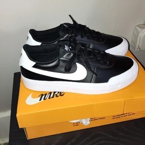 NIKE Low Rise Men's Sneakers